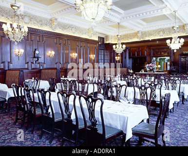 Interno dell'epoca vittoriana 'Simpsons nel filamento' reastaurant a Londra. Foto Stock