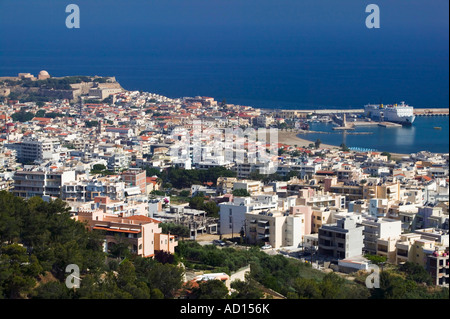 Vista città con xvi secolo fortezza, Rethimno, Creta, Grecia Foto Stock