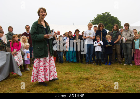 I genitori e gli ex alunni del Victoria Willis cavallo a dondolo vivaio Fettercairn Victoria affrontare la società Foto Stock