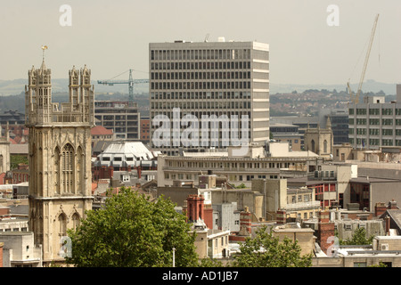 Il Bristol skyline presi dalla parte superiore di un parcheggio nel centro della città Foto Stock