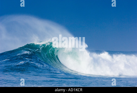 La laminazione delle onde nella baia di Saligo Islay Foto Stock