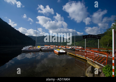 Noleggio pedalò stazione, lago di Longemer, Francia Foto Stock