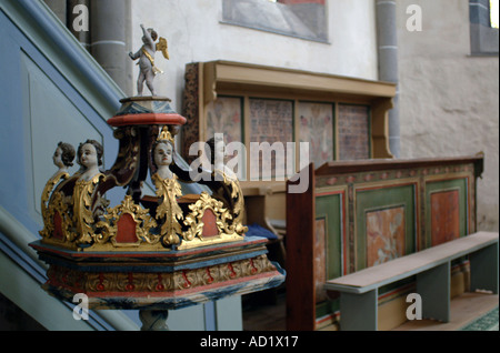 Cappella vista interna di carta il monastero cistercense fondata 1202 Il più vecchio in Romania 43 Km da Sibiu Transilvania Foto Stock