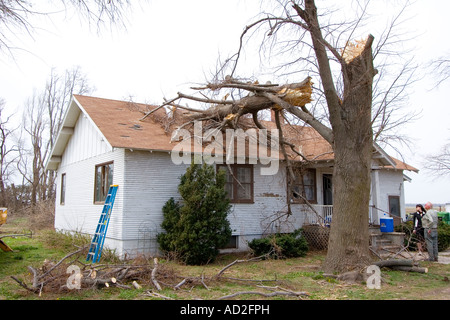 Tornado danneggiamento da Göteborg, Nebraska, Stati Uniti d'America. Foto Stock