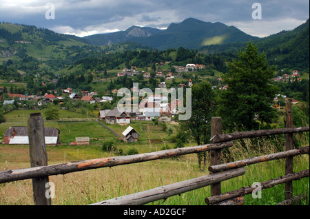 Podu Dambovitei villaggio nei pressi di Piatra Craiului Montagne dei Carpazi 177 Km da Bucharest Romania Europa Foto Stock