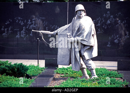 Statua di un soldato, il memoriale dei veterani di guerra coreana, West Potomac Park, Washington, DC, Stati Uniti d'America Foto Stock