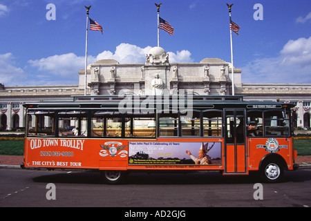 Old Town Trolley Bus passato guida europea stazione ferroviaria, Washington, DC, Stati Uniti d'America Foto Stock