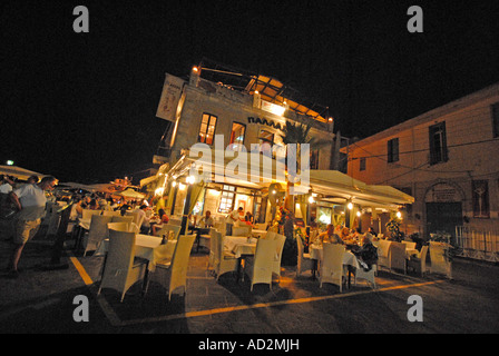 Creta ristorante dal porto interno in Hania Foto Stock