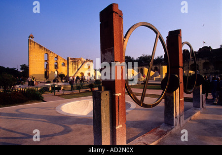 Più grande osservatorio di pietra in tutto il mondo, creato nel 1728 da Maharaja Jai Singh II. Jantar Mantar. Jaipur. Il Rajasthan. India. Foto Stock