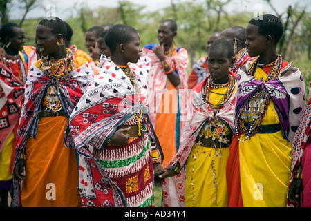 Le donne Masai che alla cerimonia di laurea della Comunità Koiyaki-Lemek scuola guida, la prima scuola di guida per Maasai, Kenya. Foto Stock
