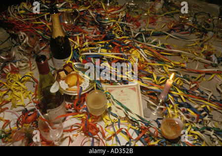 Festa di Capodanno al Ritz Hotel London England 1986 1980s HOMER SYKES Foto Stock