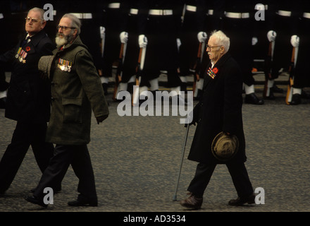 Veterani di guerra, domenica della memoria al Cenotaph Whitehall Londra Inghilterra 1980s 1980 HOMER SYKES Foto Stock