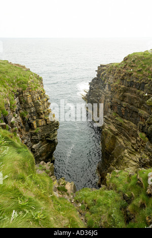 Ingresso al geo Gloup foro di sfiato Isole Orcadi Scozia UK Foto Stock