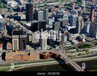 Vista aerea al di sopra di Saint Paul Minnesota Mississippi River waterfront Foto Stock