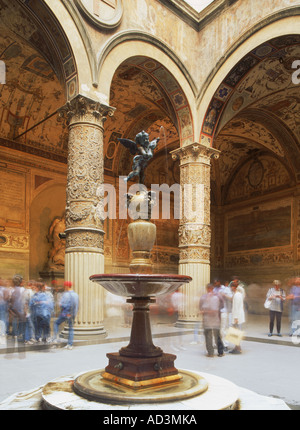 Entrata al Palazzo Vecchio cortile in Firenze, Italia Foto Stock