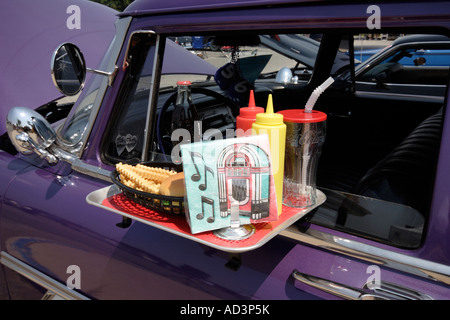 Drive-in vassoio su vintage automobile Foto Stock