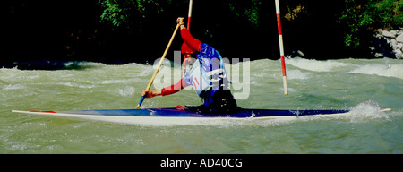 Canoa Slalom concorrenza sul torrente Noce .Valdisole. Foto Stock