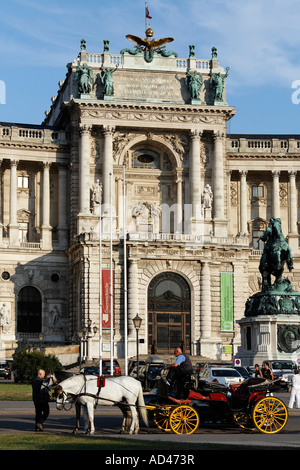 Cabina presso Heldenplatz, New Hofburg, Vienna, Austria Foto Stock