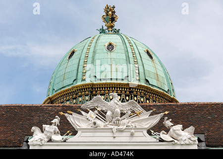 Decorazione scultorea della parte imperatore del Hofburg, vista dalla Josefsplatz, Vienna, Austria Foto Stock