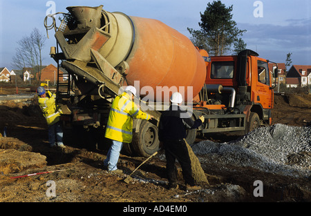 Fondazioni essendo prevista per l'alloggiamento in una grande tenuta a Kesgrave vicino a Ipswich, Suffolk, Regno Unito. Foto Stock