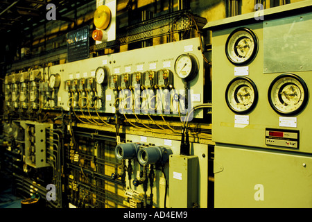 Pannello di controllo, turbine hall, centrale idroelettrica. Foto Stock