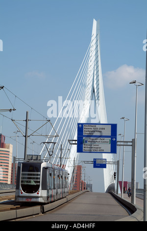 Rotterdam Holland Olanda Europa RET Tram sul ponte Erasmus Foto Stock