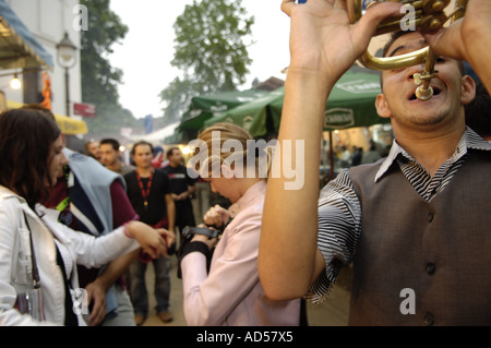 Balkan bande di ottoni Music Festival Guca / Serbia 2005, musicisti di suonare Foto Stock