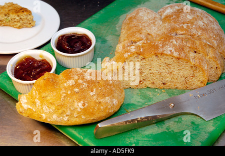 Il gallese prima colazione fatta con prodotti di origine locale al Manor Hotel Crickhowell Powys Wales UK il pane fatto in casa con la marmellata di arance Foto Stock