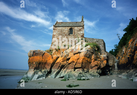 La Chapelle-Saint-Aubert costruito su una roccia di marea a Mont Saint Michel, in Normandia, Francia Foto Stock