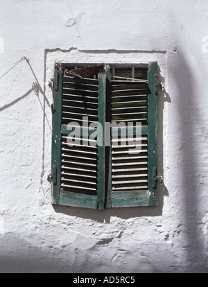 Fatiscente finestra ritagliata Corfu Grecia Foto Stock