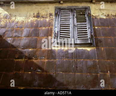 Vecchia finestra nell'area abbandonati della vecchia citta di Corfu Corfu Grecia Foto Stock