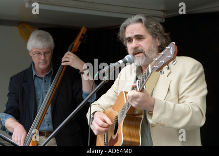 Credito foto DOUG BLANE Mark Kesby e Godfrey Yeomans giocando a Buckingham music fest Foto Stock