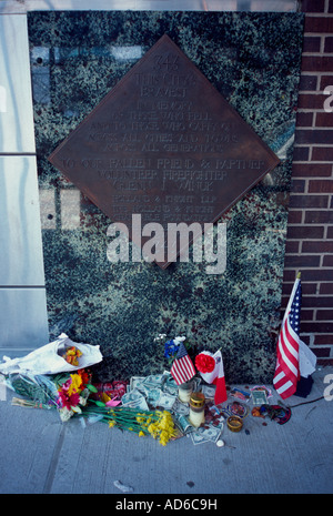 Memoriale per i vigili del fuoco che furono uccisi nel World Trade Center, Manhattan, New York, Stati Uniti d'America Foto Stock