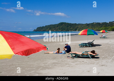 Playa Espadilla spiaggia o spiaggia 1a Manuel Antonio sulla costa del Pacifico centrale provincia Costa Rica Repubblica di America Centrale Foto Stock
