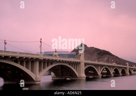 Mill Avenue ponti, Tempe Town Lake, Tempe, Arizona Foto Stock