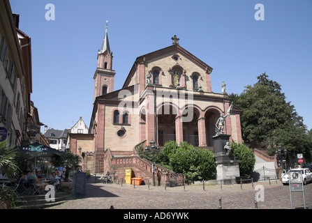 St Laurentius Church, standing in the market square in the small town of Weinheim in the county of Baden-Württemberg, Germany Foto Stock