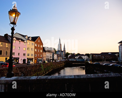 St Fin barre la cattedrale e il canale del sud del fiume Lee, la città di Cork, nella contea di Cork, Irlanda Foto Stock