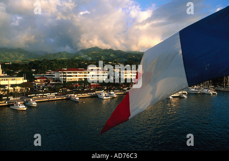 Polinesia francese crociera gastronomica su M S Paul Gauguin vista di Tahiti Papeete WATERFRONT quando lasciando Foto Stock