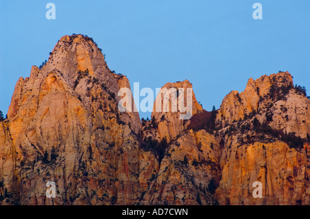 Alba luce sulla West Temple e torri della Vergine Zion Canyon Zion National Park nello Utah Foto Stock