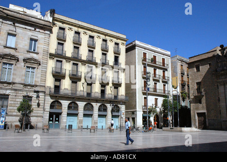 Vista della caratteristica piazza nel centro del Barça Barcellona Catalogna Catalogna Catalogna Costa Brava España Spagna Europa Foto Stock