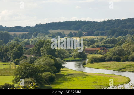 Il fiume Avon da Castle Hill Woodgreen nuova foresta Foto Stock