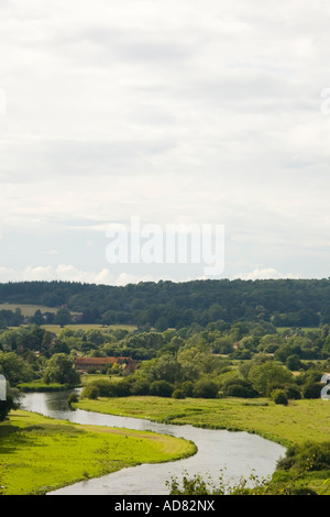 Il fiume Avon da Castle Hill Woodgreen nuova foresta Foto Stock