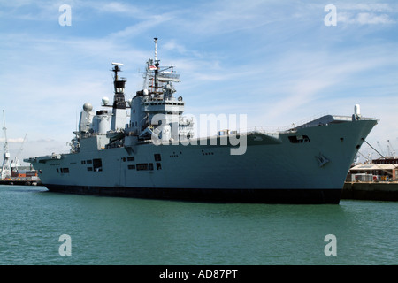 HMS Ark Royal portaerei Portsmouth Dockyard Foto Stock