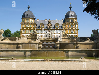 La fontana di fronte Schloss Seehof Palace, nei pressi di Bamberg, Baviera, Germania Foto Stock