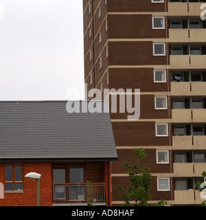 Consiglio contemporaneo alloggiamento progetto Associazione Hampshire REGNO UNITO con degli anni cinquanta a torre Foto Stock