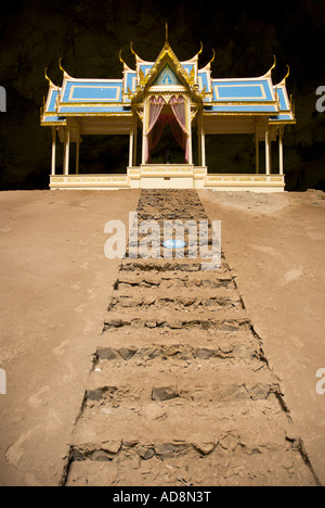 Tham Phraya Nakhon grotta in Khao Sam Roi Yot national park. Thailandia, Sud-est asiatico. Foto Stock