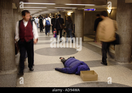 Senzatetto accattonaggio in Hong Kong Foto Stock