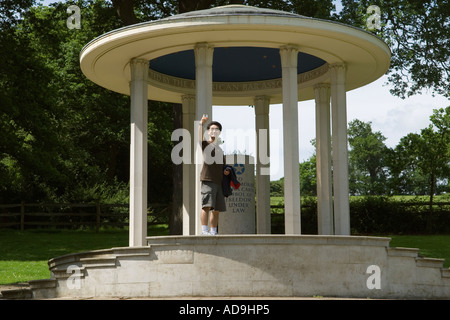 Egham Runnymede vicino a Windsor il memoriale della Magna carta Surrey Inghilterra anni '2006 2000 UK HOMER SYKES Foto Stock