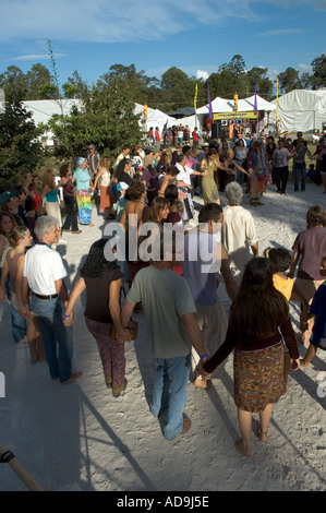 American Indian snake dance di riunire la gente in prima persone festival Queensland Australia Foto Stock