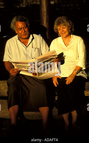 Samoa ritratto di Savea Sano Malifa editore delle Samoa Observer e sua moglie Jean Foto Stock